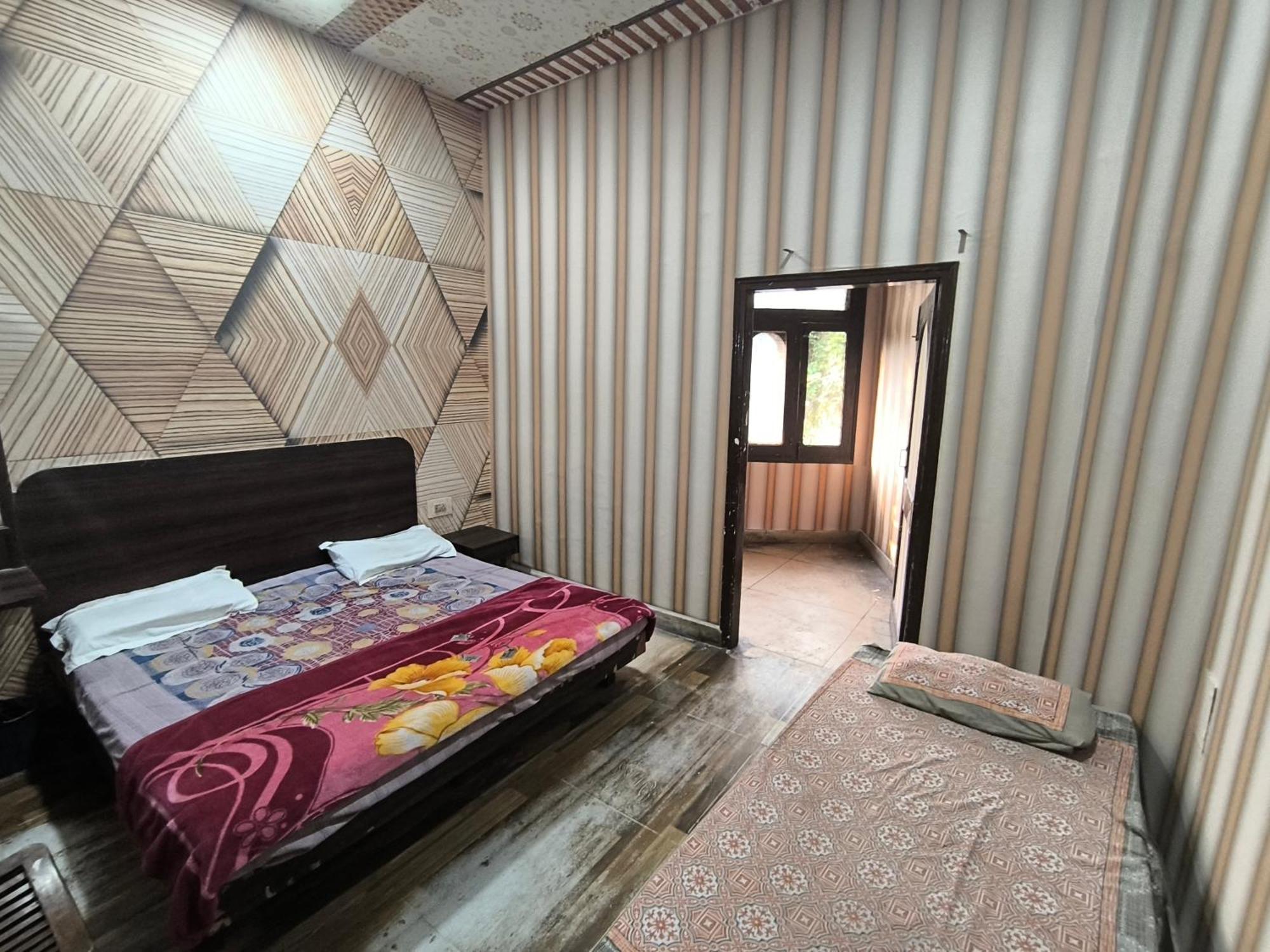 Hotel Jogi Guest House Welcome All Families, Friends, Groups, Couples, Singles Fully Airconditioner, Attach Washrooms, Lift, Wifi, 24 Hours Room Service, Power Backup Amritsar Eksteriør billede