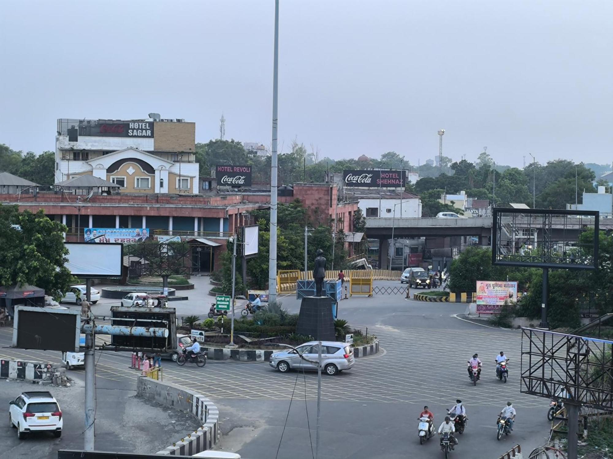 Hotel Jogi Guest House Welcome All Families, Friends, Groups, Couples, Singles Fully Airconditioner, Attach Washrooms, Lift, Wifi, 24 Hours Room Service, Power Backup Amritsar Eksteriør billede