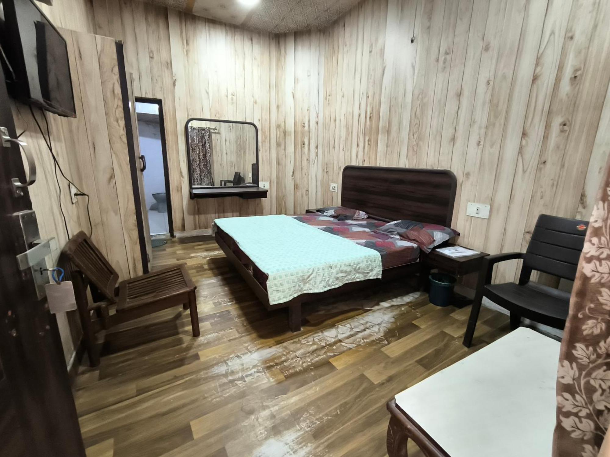 Hotel Jogi Guest House Welcome All Families, Friends, Groups, Couples, Singles Fully Airconditioner, Attach Washrooms, Lift, Wifi, 24 Hours Room Service, Power Backup Amritsar Værelse billede